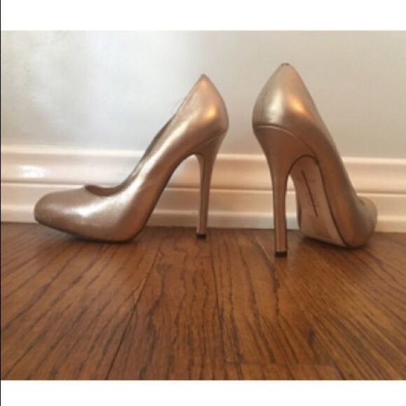 ✨HP✨Dolce Vita Gold Heels✨ - Picture 8 of 8